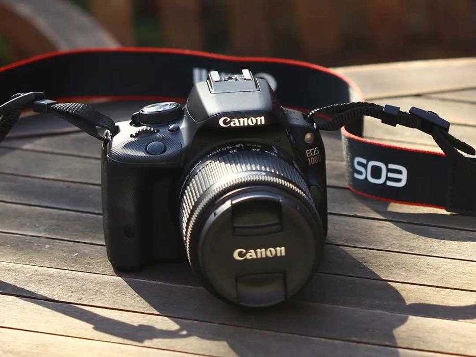 CANON EOS 100D + Lente EF-S 18-55 IS STM