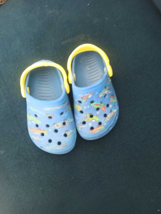 Crocsy/klapki na basen 22