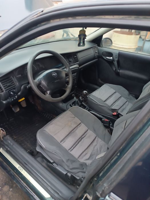 Вектра б газ4. 2002р 1.8