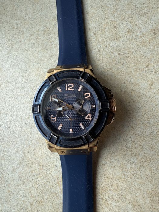 Продам чоловічий годинник Guess W0247G3