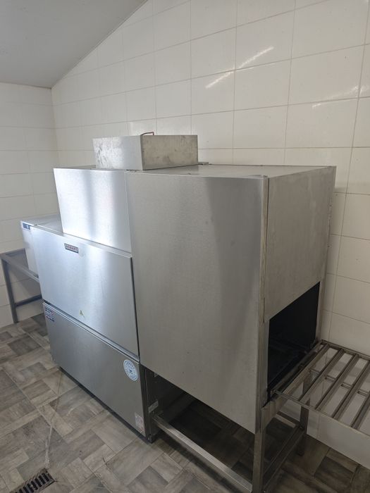 Посудомийна машина тунельна конвеєрна Hobart  CN E1 A CDS