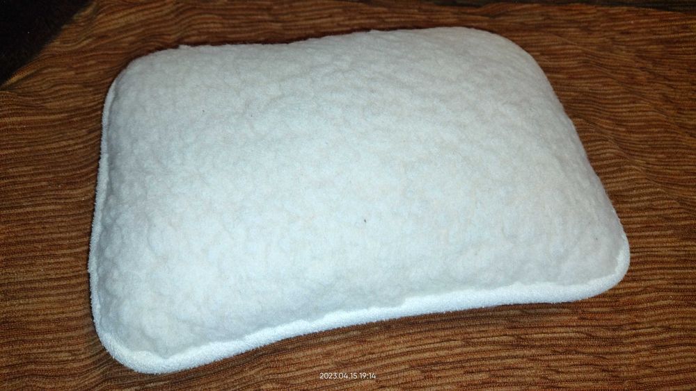 Poduszka z czystej żywej wełny stan bdb
