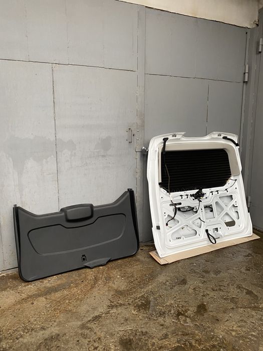 Коышка багажника, задние двери Ford Connekt 2014-2019