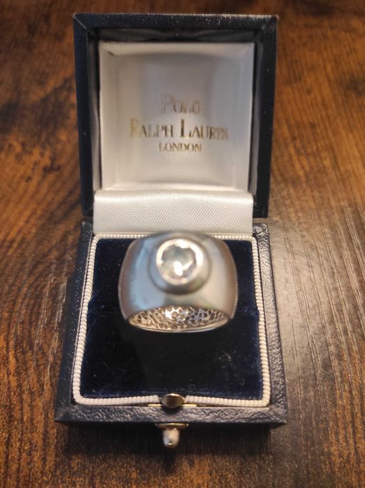 Anel em prata 925. Peça chique de requinte