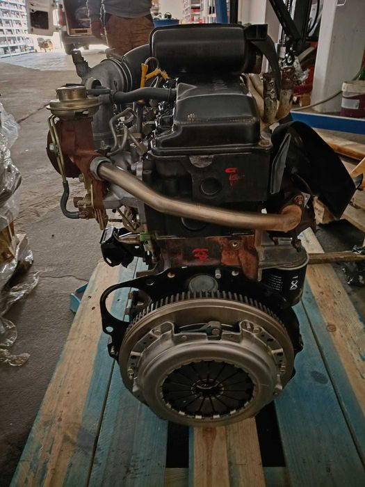 Motor Toyota HiLux 2.4 D ref. 2L ano 2000