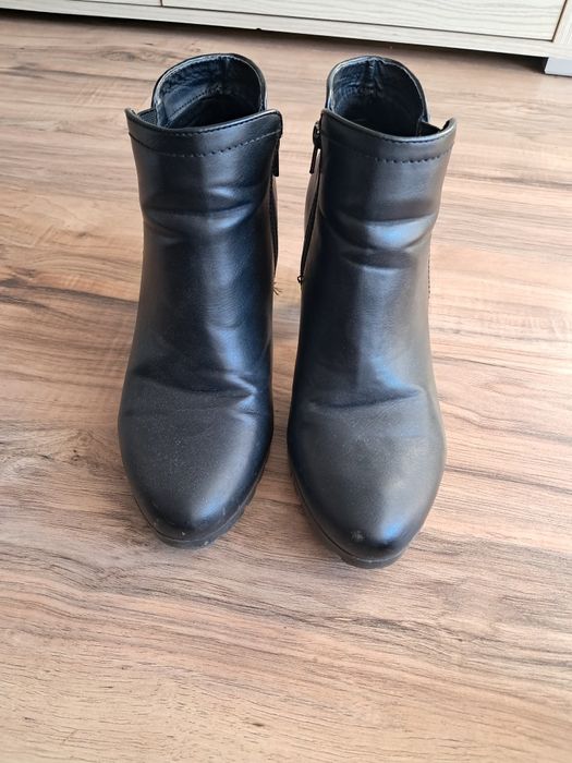 Botki czarne rozm 39