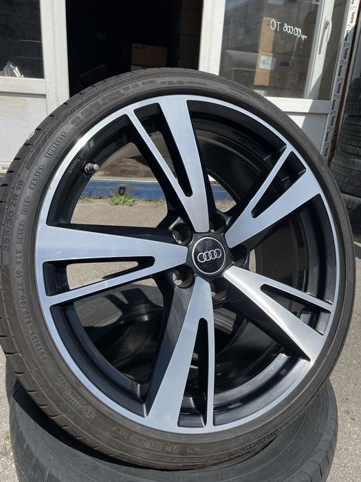Продам комплект оригинальных дисков Audi