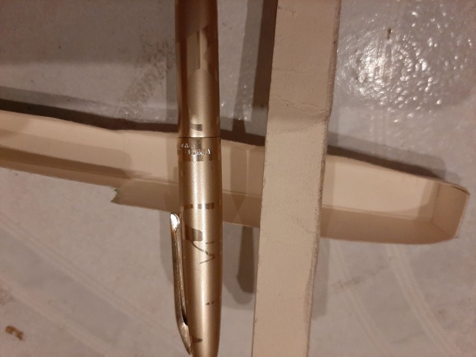 Ручка перьевая с золотым пером