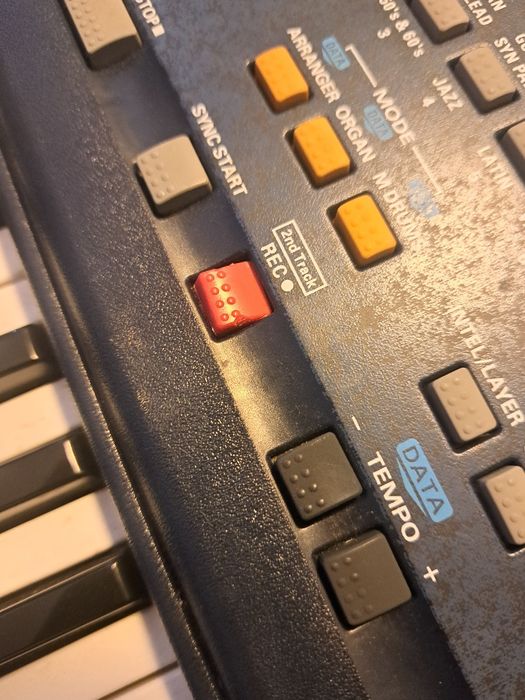 Piano Roland com pé