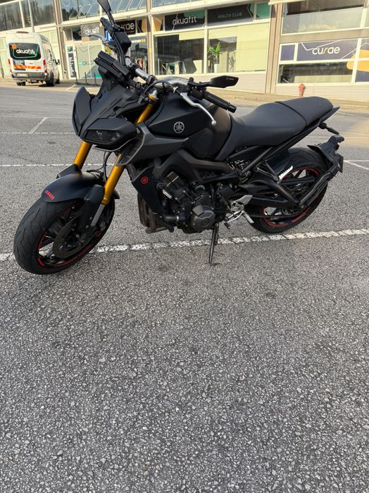 Mota Yamaha MT 09