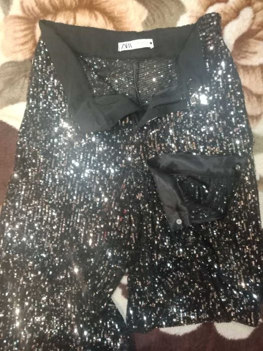 Круті жіночі штани з паєтками Zara.