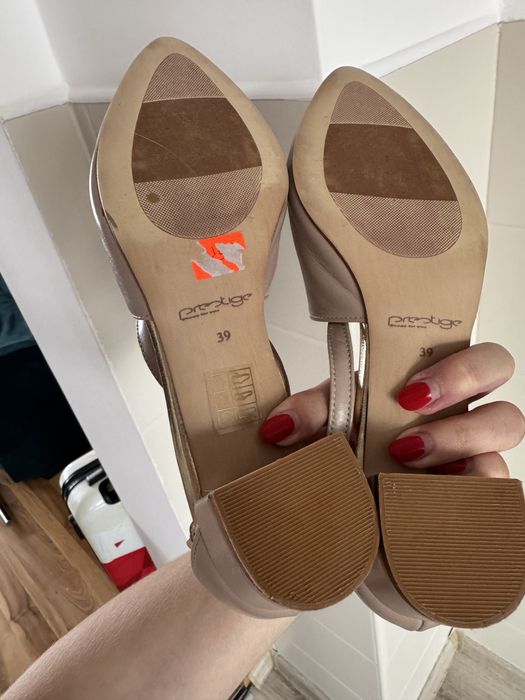 Prestige buty bezowe na slupku skora naturalna 39