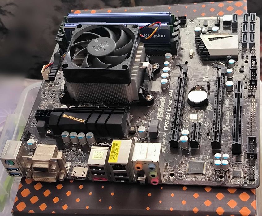 Комплект NAS Micro ATX: AsRock FM2A85X Extreme4-M (8 sata) + A8-5600k