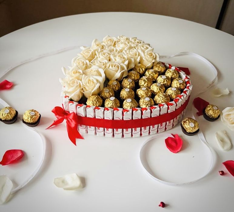 Подарунковий бокс “Heart of Love” — серце з Kinder, Ferrero Rocher