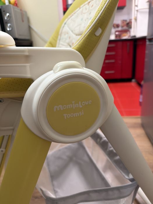 Стільчик для годування дитини