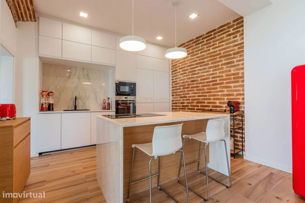 Moradia T2 Premium com Piscina, Suite e Acabamentos de Excelência