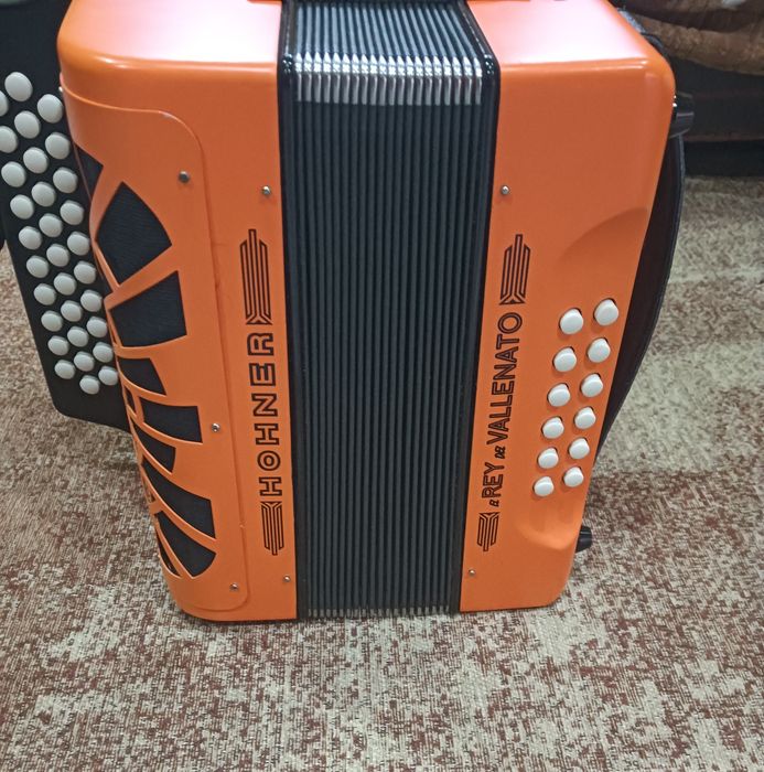 Concertina  HOHNER  usada  com pouco uso