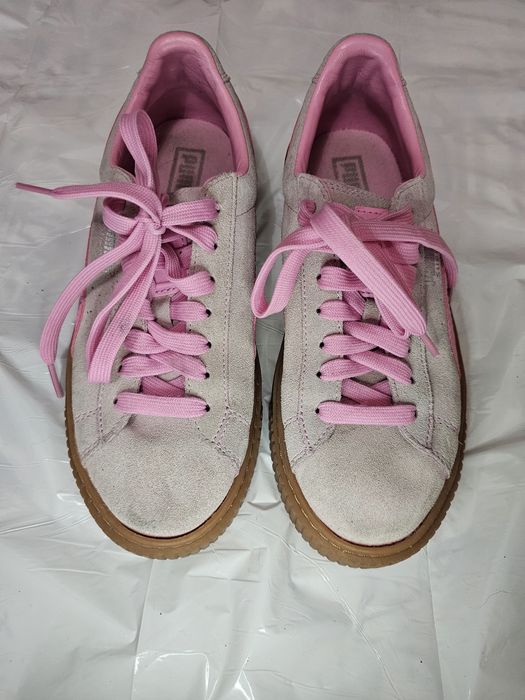 Ténis da marca Puma cinza e rosa