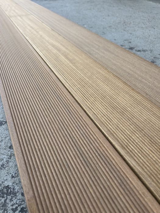 Deska tarasowa Bangkirai 25x145 ryflowana, gładka