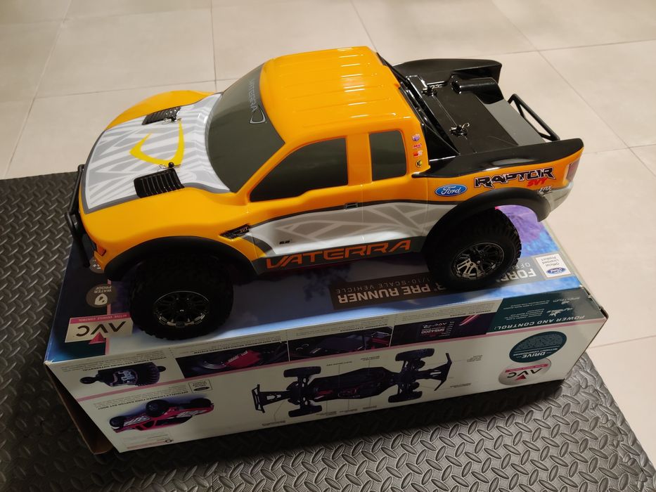 Carro telecomandado bateria NOVO Ford raptor 1/10 4x4 brushless