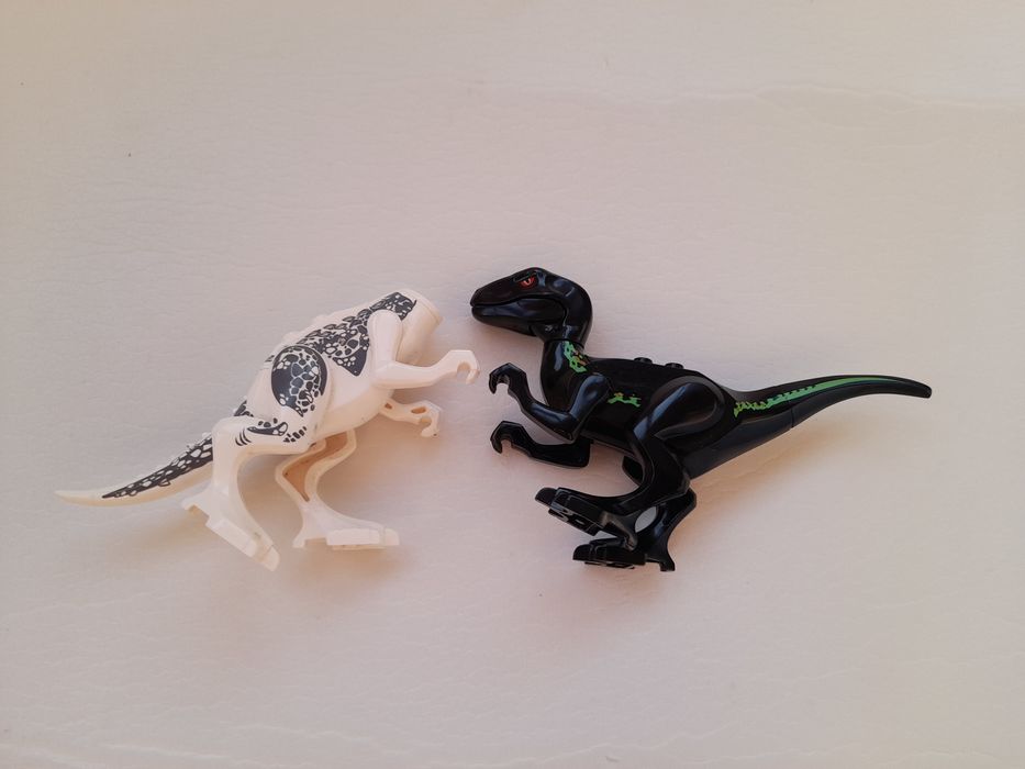 Фигурки динозавров лего Jurassic World.