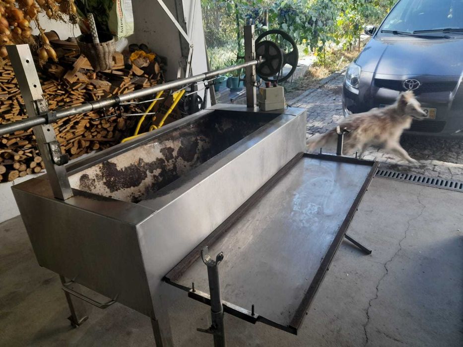 Grelhador de Porco Elétrico