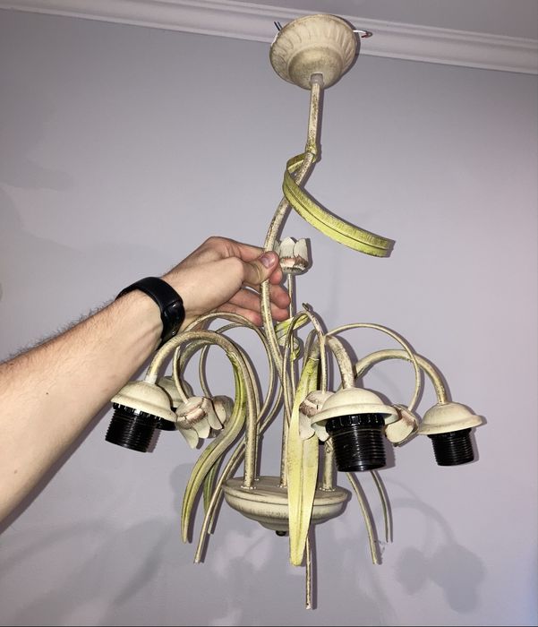 Люстра без плафонів