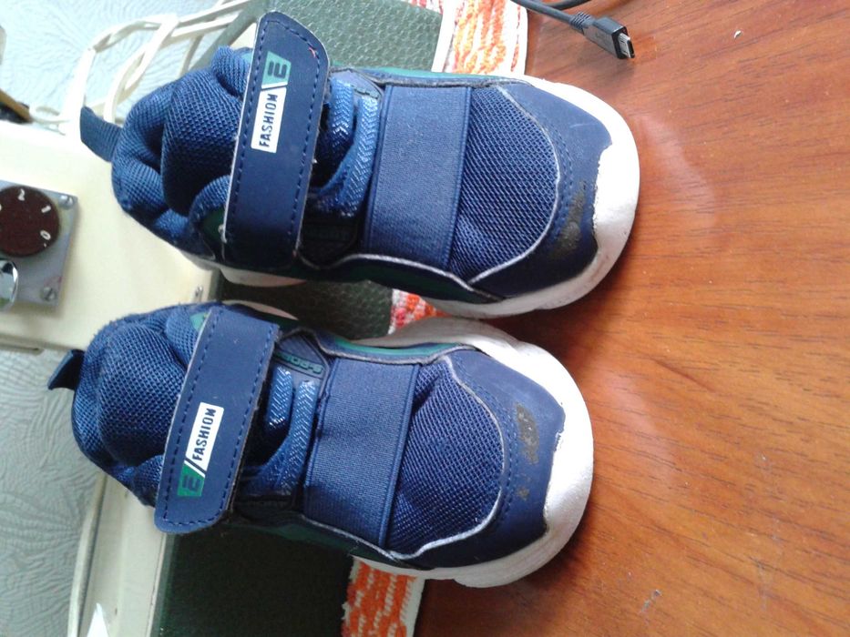 Продам детские кроссовки 15р