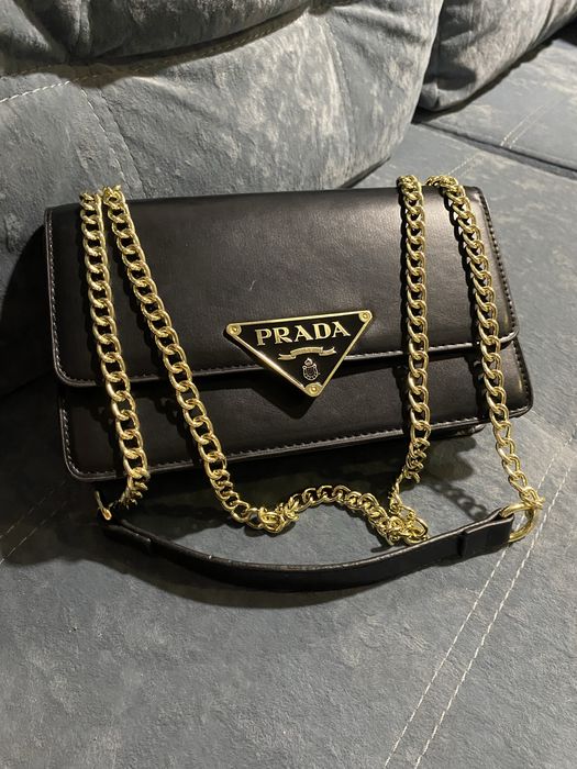 Продам сумочку PRADA