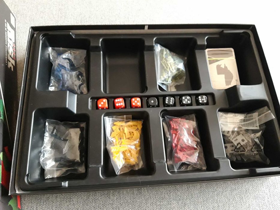 Jogo de tabuleiro, sociedade RISK.