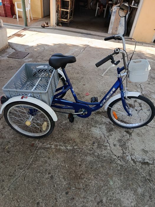 Bicicleta três rodas, triciclo