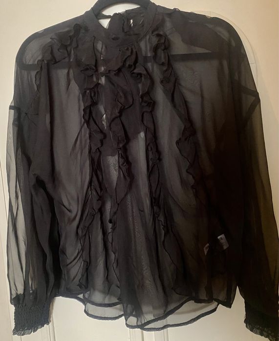 Blusa Preta com Folhos - Zara