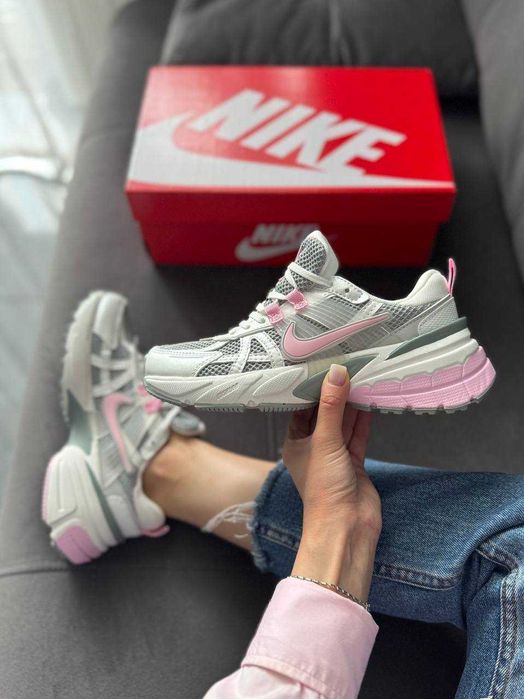 Кросівки Nike V2K Runtekk Beige Grey Pink | кроси Найк В2К Рантекк біло-сірого кольору текстиль