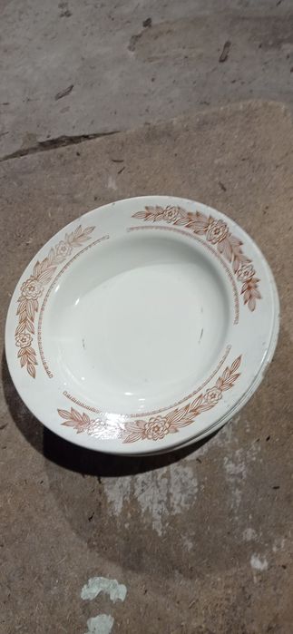 Продам тарелки в хорошем состоянии