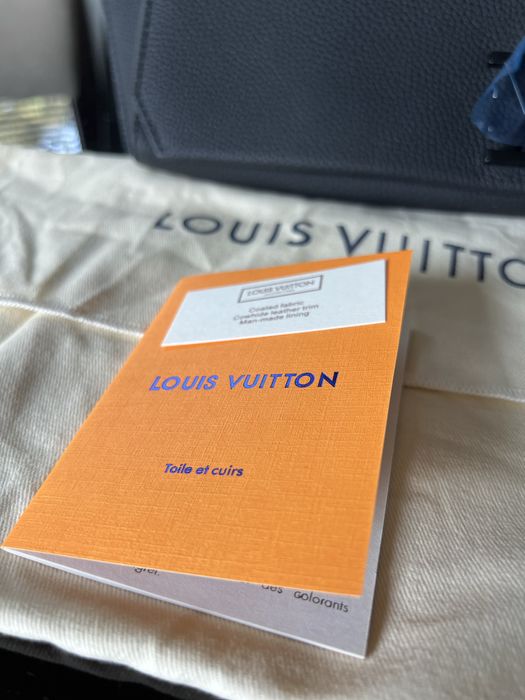 Louis Vuitton Czarna torba Aerogram LV Takeoff Sling Bag