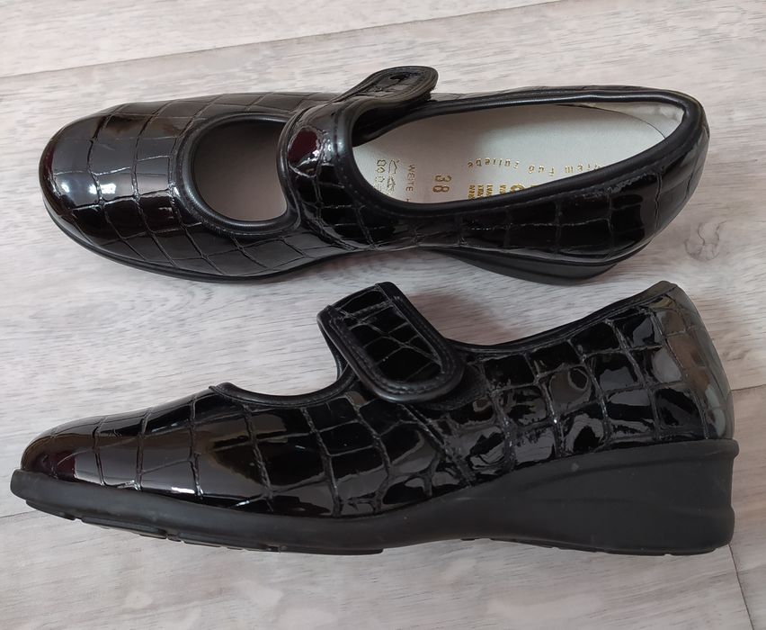 Туфельки женские (38-й размер).