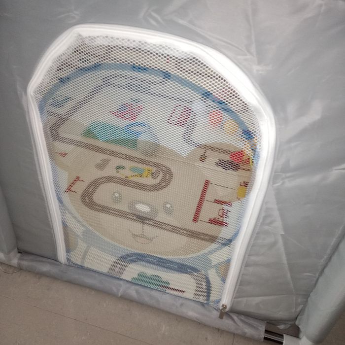 Parque infantil com tapete jogos