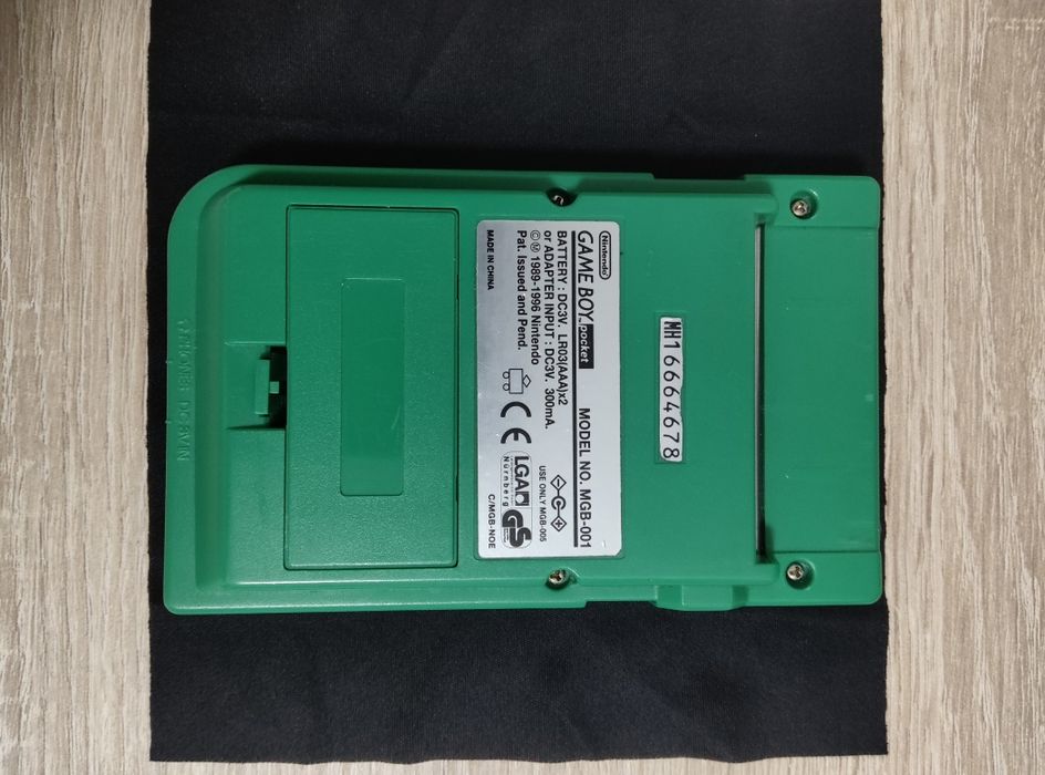 Game Boy pocket com 2 jogos