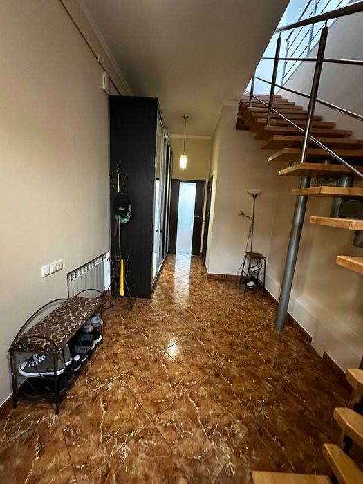 Продаж 3 кім. вул. Єфремова, 96м.кв, дворівнева
