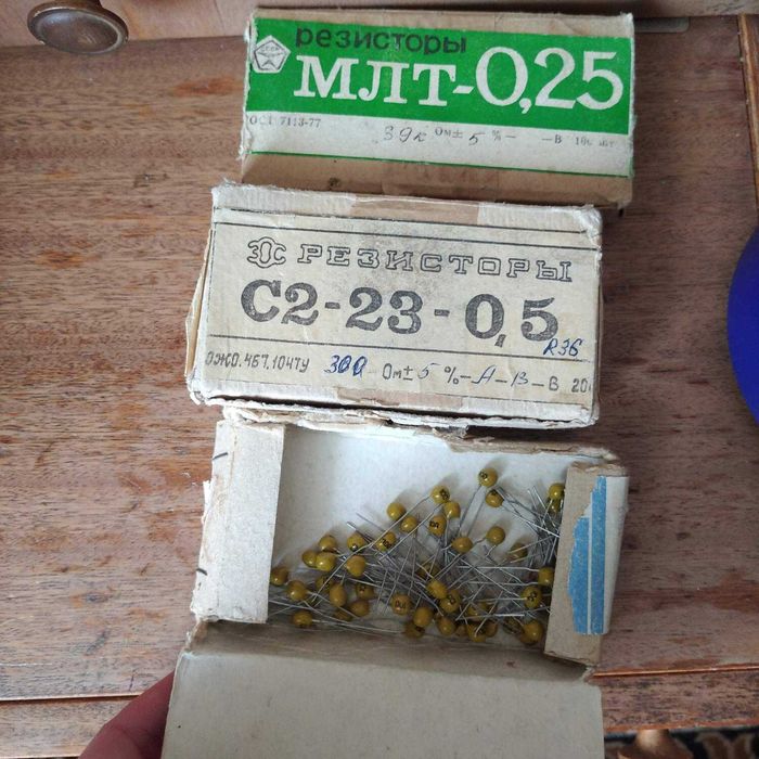 Резисторы есть разных видов. Транзисторы