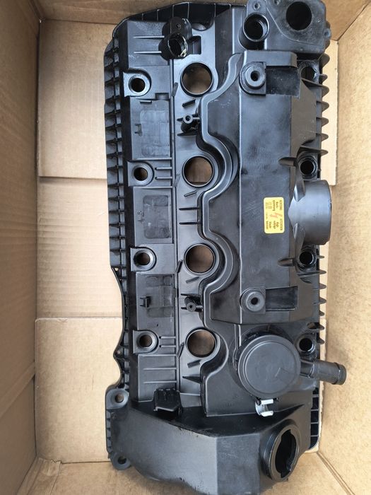 Продам Кришку клапанів праву BMW e65,e 66  мотор n62b40 оригінал
