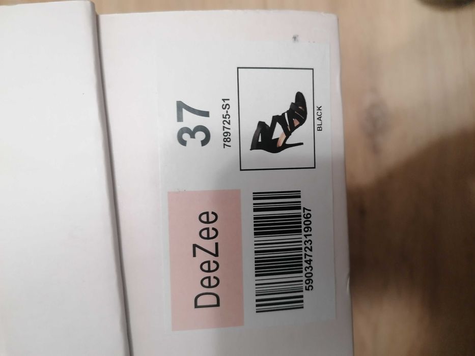 Buty na obcasie DeeZee rozm. 37