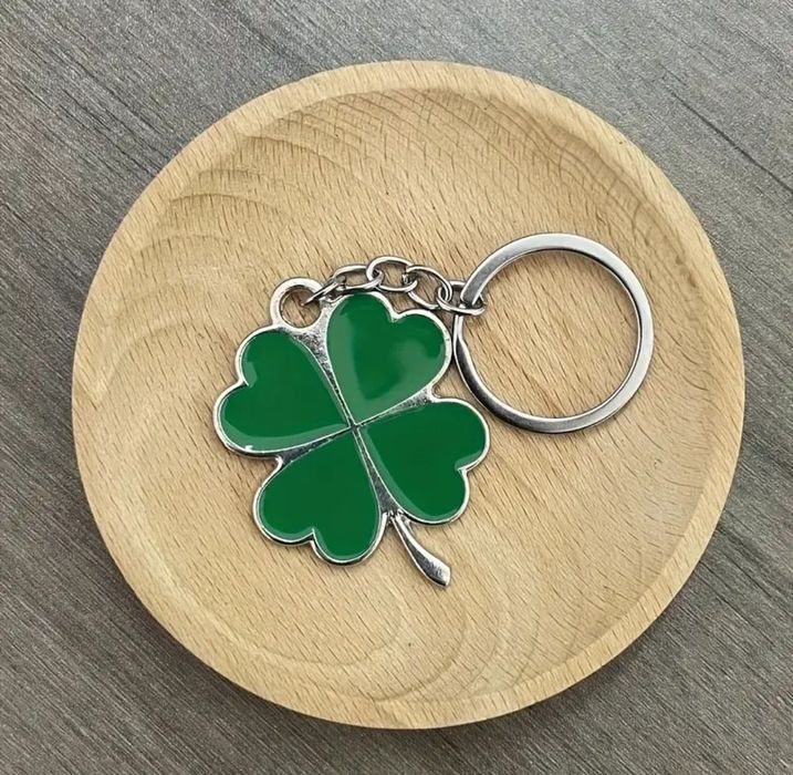 Brelok - czterolistna koniczyna, idealna na prezent