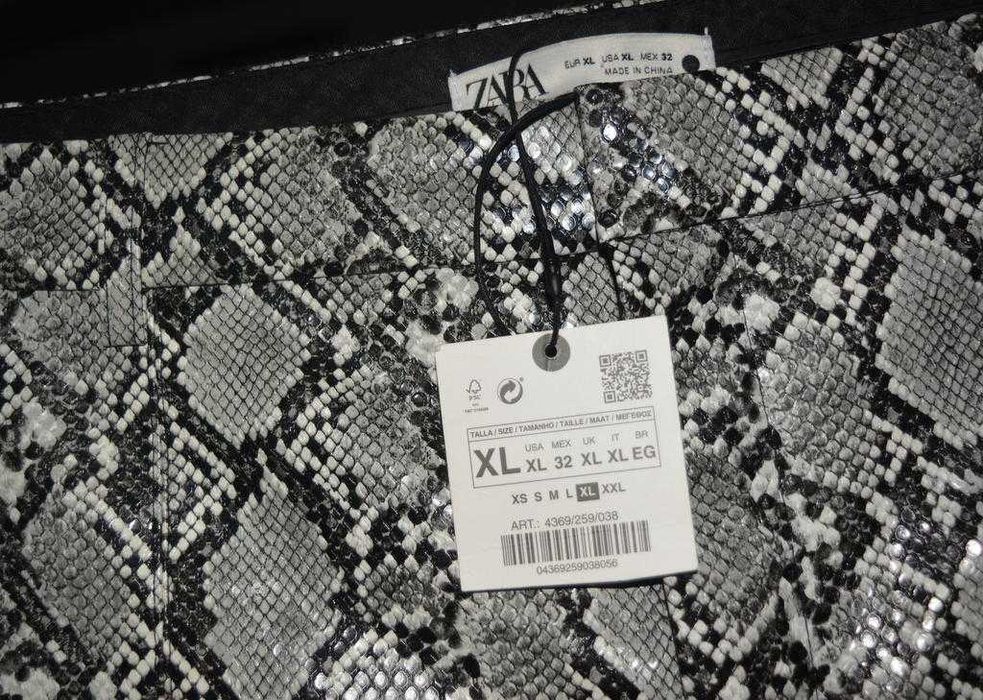 Lakierowane wężowe spodnie Zara XL