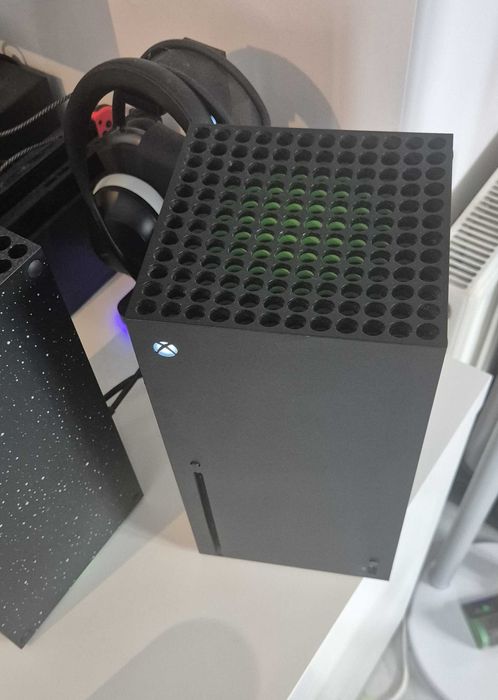 Xbox Series X (1TB+Napęd Blu-ray 4K UHD) + 2 pady + Fifa 21 + Game Pass + pudełko (Warszawa/Gdańsk/Wysyłka)