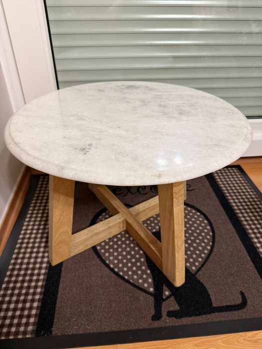 Stolik - czysty marmur