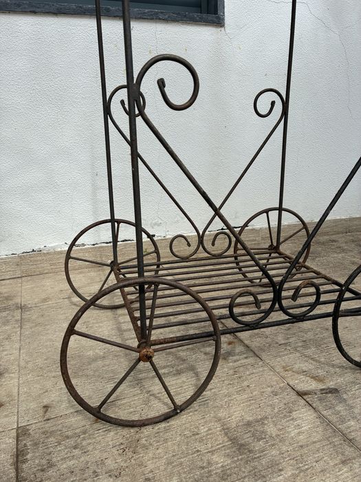 Carrinho de jardim/bar em ferro estilo vintage rústico