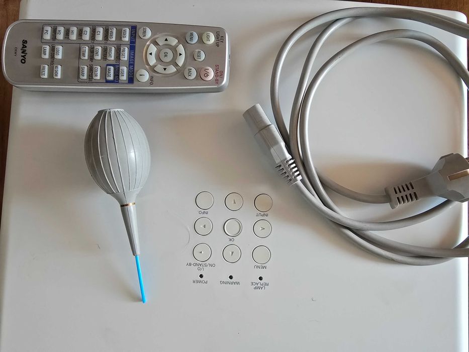 Projektor Sanyo PLV-Z700 + nowa lampa