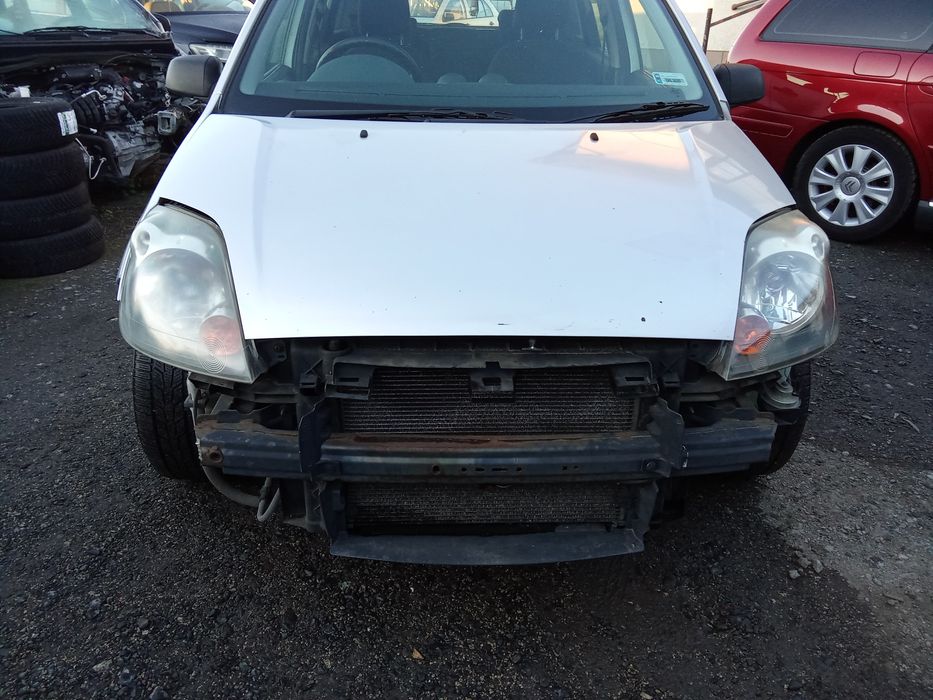 FORD FIESTA MK6 1.4tdci skrzynia biegów 

Posiadam inne części