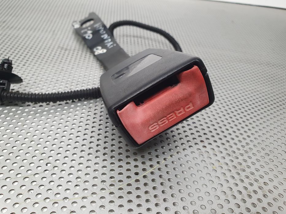 Encaixe de cinto frente esquerdo HYUNDAI i10 (PA)